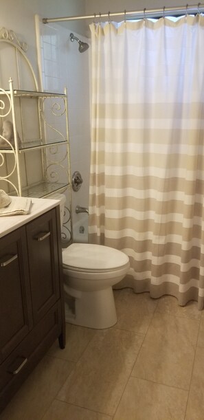 Towels, soap, toilet paper - Santa Fe Lake - Dock with Swimming Area and Stunning Sunsets (Keystone Heights)
