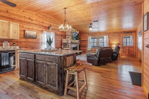 TV connectée, cheminée, jeux vidéo