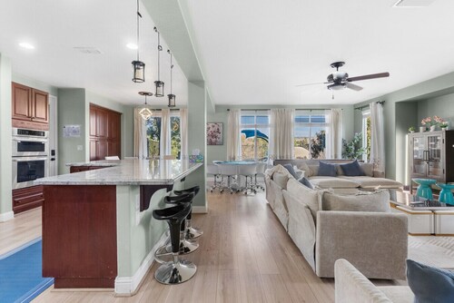 Game Lovers` Retreat: 4000 sqft of Fun