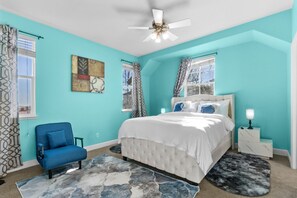 6 bedrooms, desk, iron/ironing board, WiFi