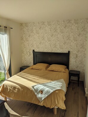 3 makuuhuonetta, silitysrauta/-lauta, ilmainen Wi-Fi, vuodevaatteet