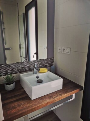 Shower, hair dryer, towels, toilet paper