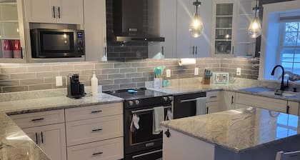 Charming 3-bedroom house with AC and WiFi in Thomaston