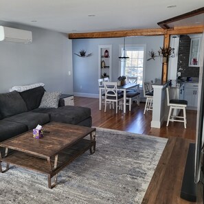 Smart TV - Charming 3-bedroom house with AC and WiFi in Thomaston (Thomaston)