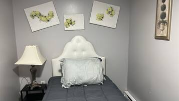 1 bedroom, iron/ironing board, WiFi