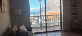 Top location. Apartment with sea view 2 minutes to the beach and marina.