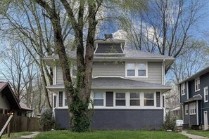 Exterior - Central SoBro Staycation, walk to Food, Brews, & Do's (Indianapolis)