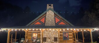 Charming lakefront cabin in welcoming Paisley