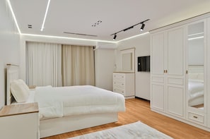 4 bedrooms, WiFi, bed sheets