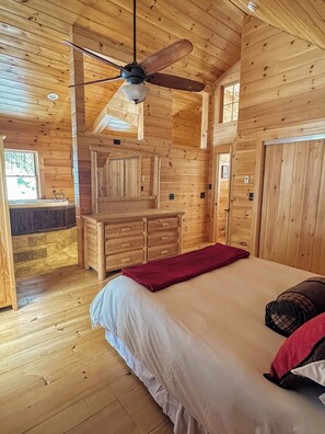 3 quartos, ferros/tábuas de passar roupa, berço de viagem