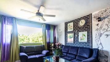 Huoneisto, 2 makuuhuonetta, tupakointi sallittu, parveke | Olohuone