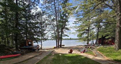 Shady Rest Cabin #2, lakefront, firepit, sleeps 6, pets welcome, sandy beach