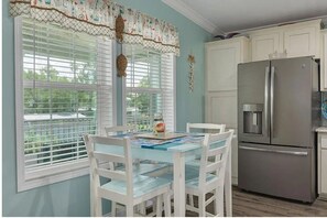 Dining - Mermaids, Manatees & Dolphins! Oh my! (Spring Hill)