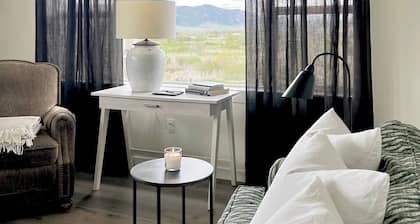Beautiful guest apartment with breathtaking views of the Bridger Mountains
