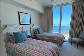 2 bedrooms, iron/ironing board, travel cot, free WiFi - Charming 2-bedroom Portofino condo, amazing views on delightful Pensacola Beach (Pensacola Beach)