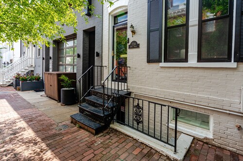 ☆990ft² ☆Heart of Georgetown☆99 Walk Score☆<1 min→Shops☆Smart TV☆