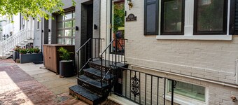 ☆990ft² ☆Heart of Georgetown☆99 Walk Score☆<1 min→Shops☆Smart TV☆