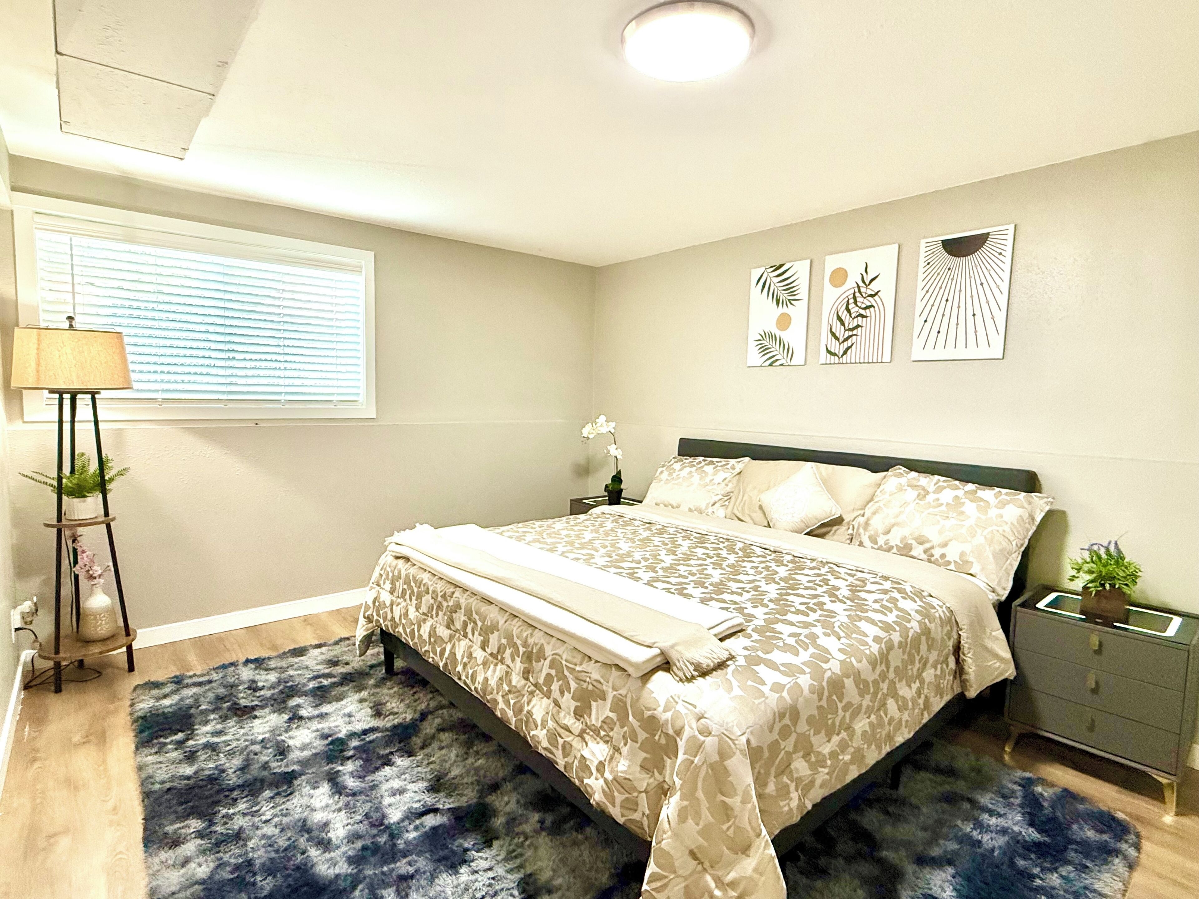 4 bedrooms, iron/ironing board, WiFi (free), bed sheets