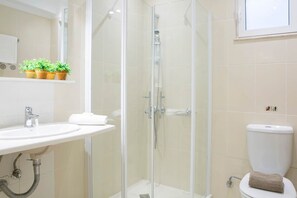 Shower, towels