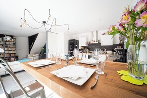 Dining - MODERN HOUSE WITH SPA BOULES COURT & BIOCLIMATIC PERGOLA 12 KMS BEACH (Pia)