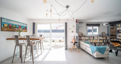 MAISON MODERNE AVEC SPA TERRAIN DE BOULES & PERGOLA BIOCLIMATIQUE 12 KMS PLAGE