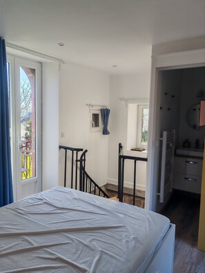 2 bedrooms, bed sheets