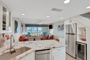 Fridge, microwave, oven, stovetop - Luxurious Ocean Front Retreat (Saint Augustine)