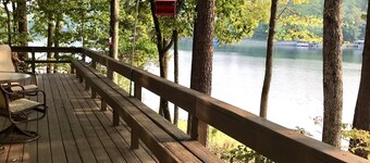 Peaceful Retreat on the Lake
