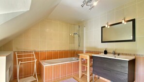 Shower, towels