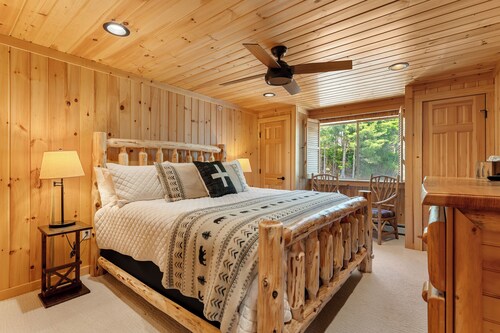 NEW Construction! Ski-In/Ski-Out Condo, fire place, Bunk room