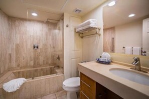 Douche, baignoire Ă jets, sĂšche-cheveux, serviettes fournies