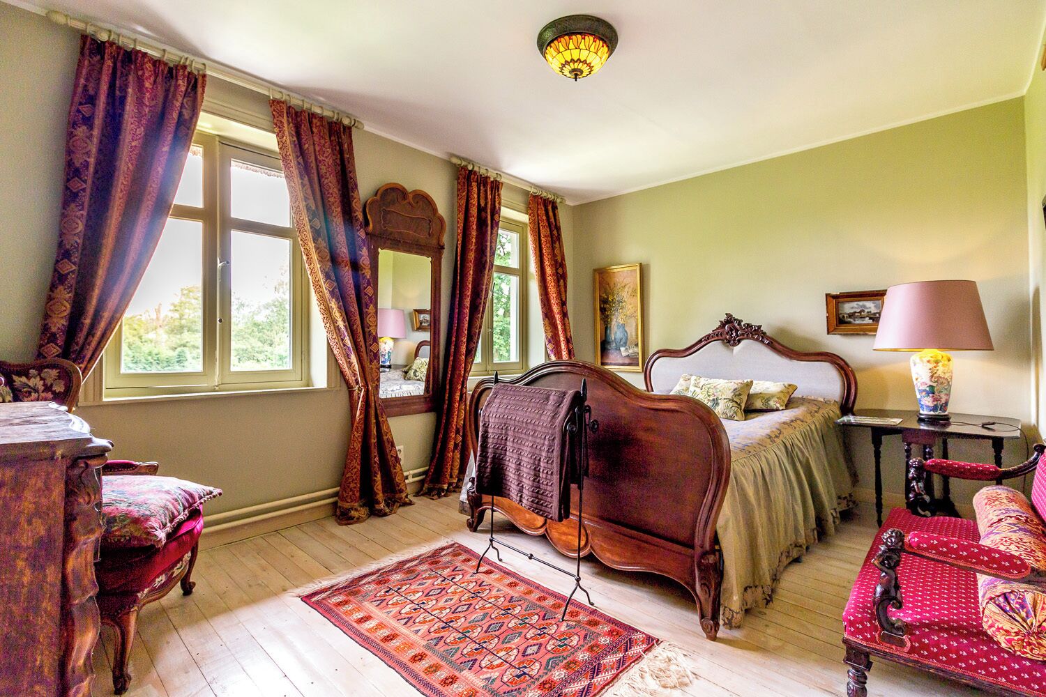 2 bedrooms, desk, iron/ironing board, travel crib