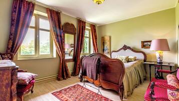 2 bedrooms, desk, iron/ironing board, travel crib