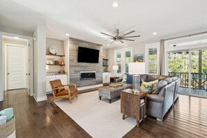 TV - Luxury Beach Living, Private Pool, Easy walk to beach - The Fin House (Folly Beach)