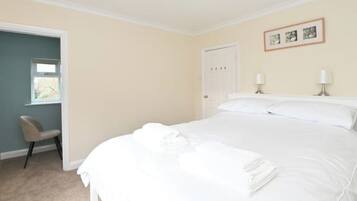 1 dormitorio, tabla de planchar con plancha, wifi