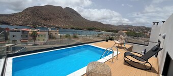 Apartment with swimming pool and magnificent view of Tarrafal Bay