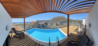 Apartment with swimming pool and magnificent view of Tarrafal Bay