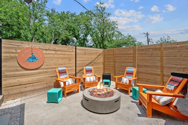 Outdoor Lounge Area: Gather around the fire pit for memorable evenings under the Texas sky!