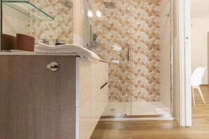 Shower, hair dryer, bidet, towels - BDC - Euphoria 2BDR @Vatican (Roma)