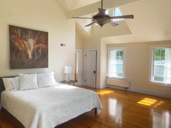 7 bedrooms, iron/ironing board, WiFi, bed sheets