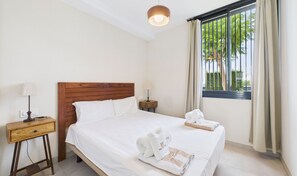 2 bedrooms, desk, iron/ironing board, free WiFi