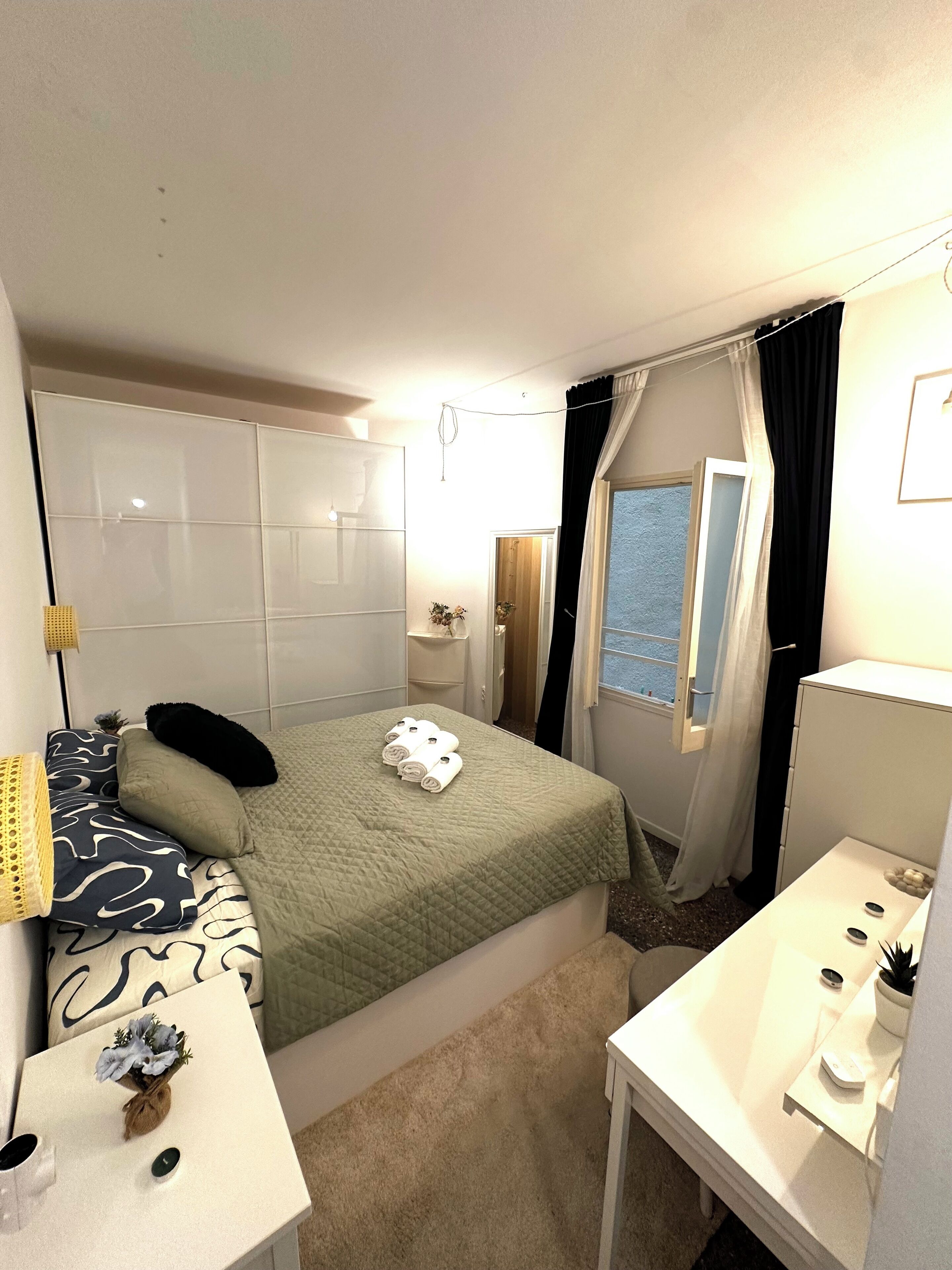 3 bedrooms, in-room safe, iron/ironing board, WiFi