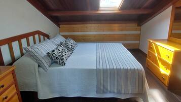 3 bedrooms, bed sheets