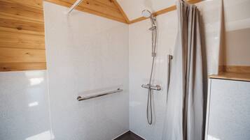Douche, savon, papier de toilette