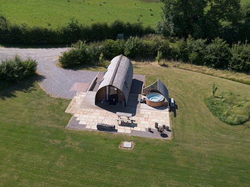 Family Cabin with Hot Tub & Accessible Facilities