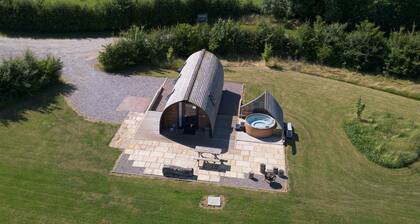 Family Cabin with Hot Tub & Accessible Facilities