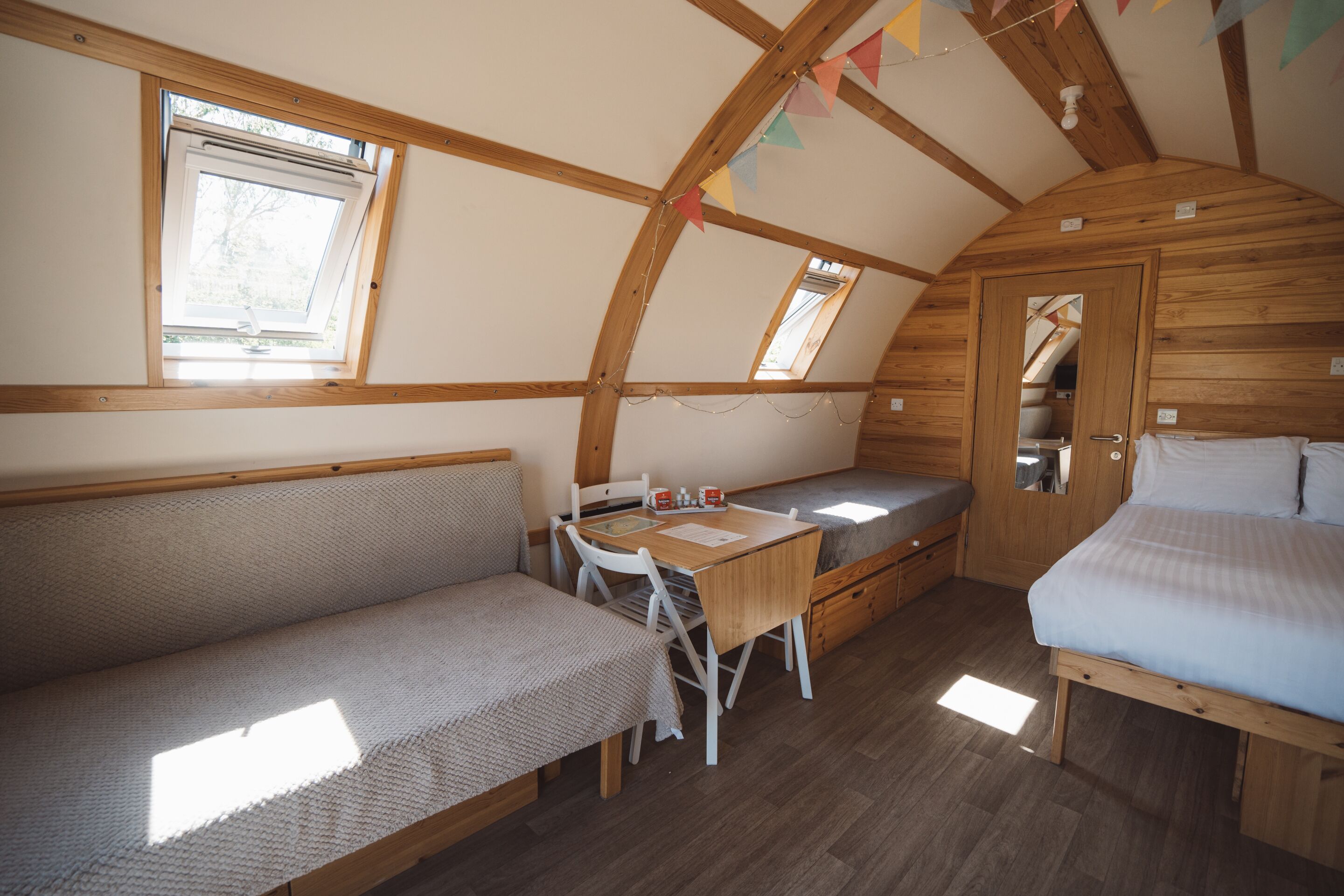 1 bedroom, travel cot