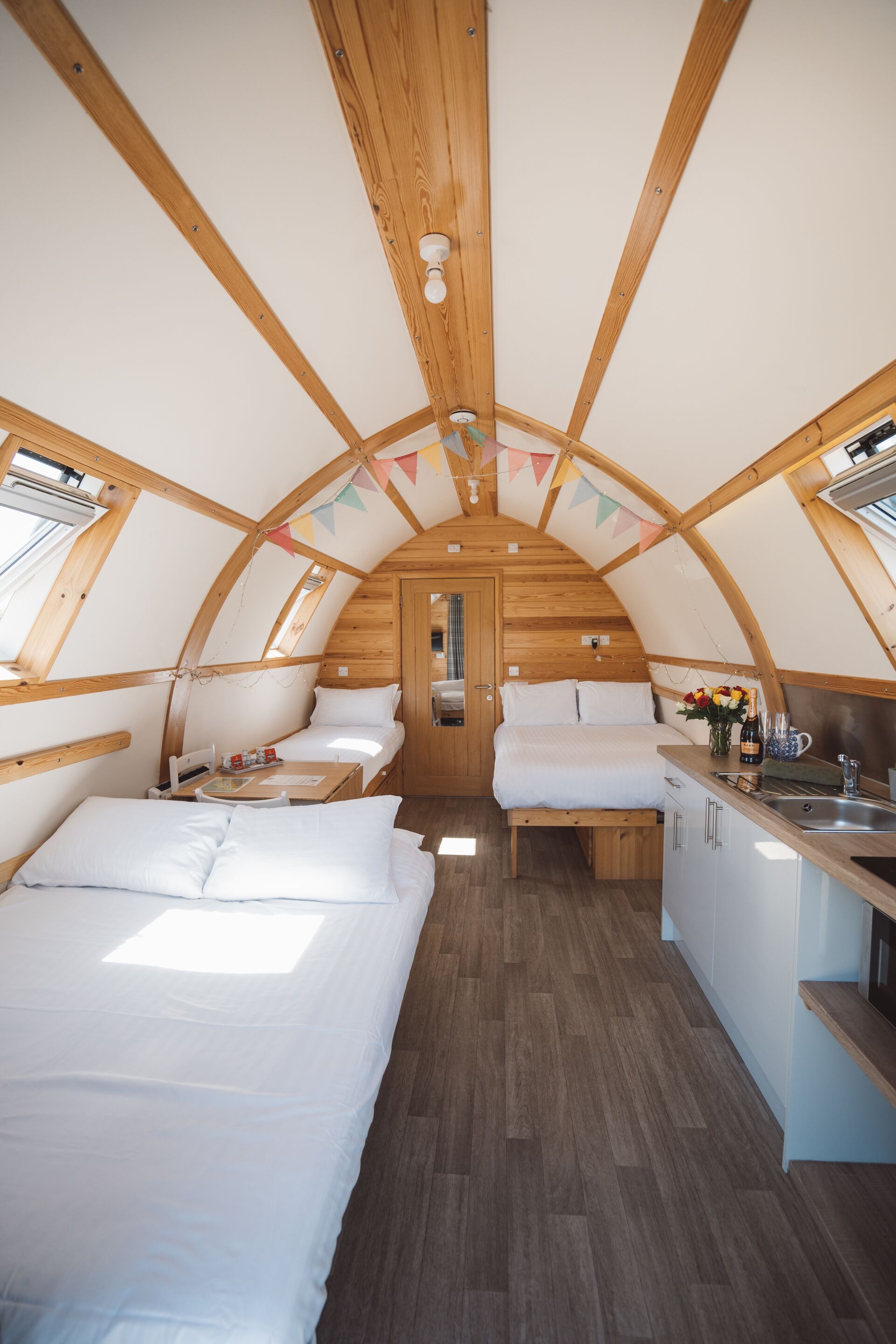 1 bedroom, travel cot
