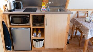 Fridge, microwave, stovetop, coffee/tea maker