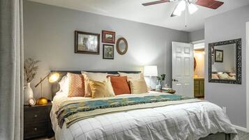 4 habitaciones, escritorio, tabla de planchar con plancha y wifi